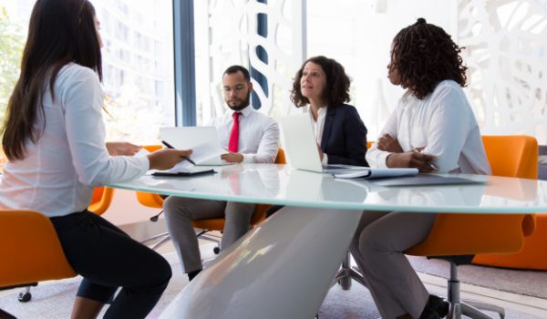 business-leader-interviewing-job-candidate_74855-1146 работата на своите мечти